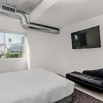 On Sunset Blvd - 5 Star Retreat