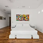 On Sunset Blvd - 5 Star Retreat