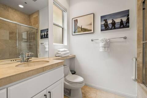 On Sunset Blvd - 5 Star Retreat Holiday home *